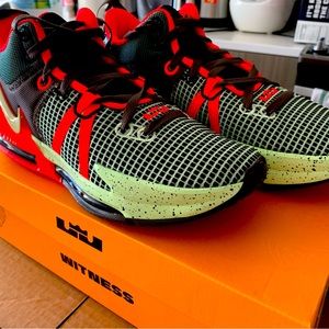 LeBron Witness VII (Nike Basketball Shoes)